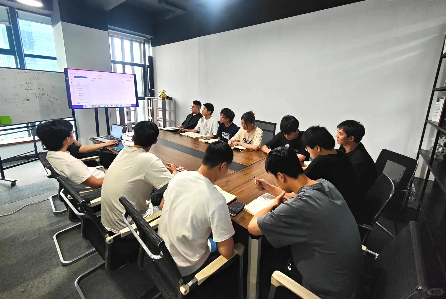 Conferência de novos produtos e treinamento de produtos LED de LED e uma conferência de treinamento concluiu com sucesso