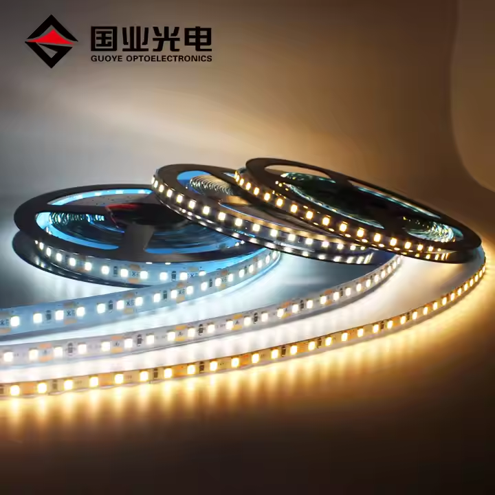 Qual é a diferença entre tiras de luz de 24V e 12V?